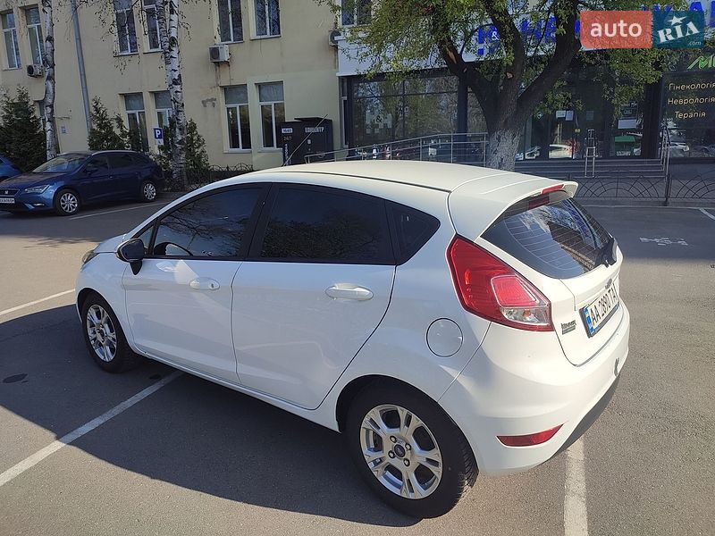 Хетчбек Ford Fiesta 2016 в Києві