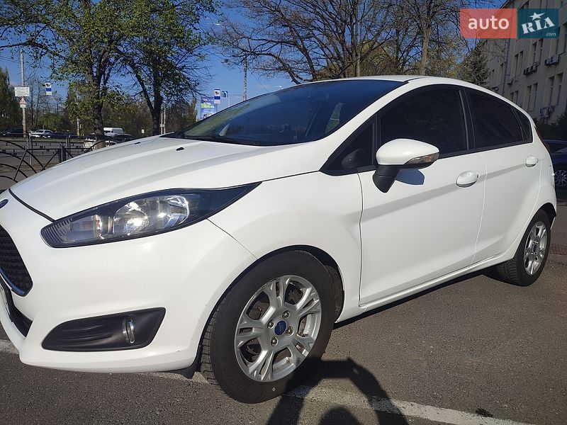 Хетчбек Ford Fiesta 2016 в Києві