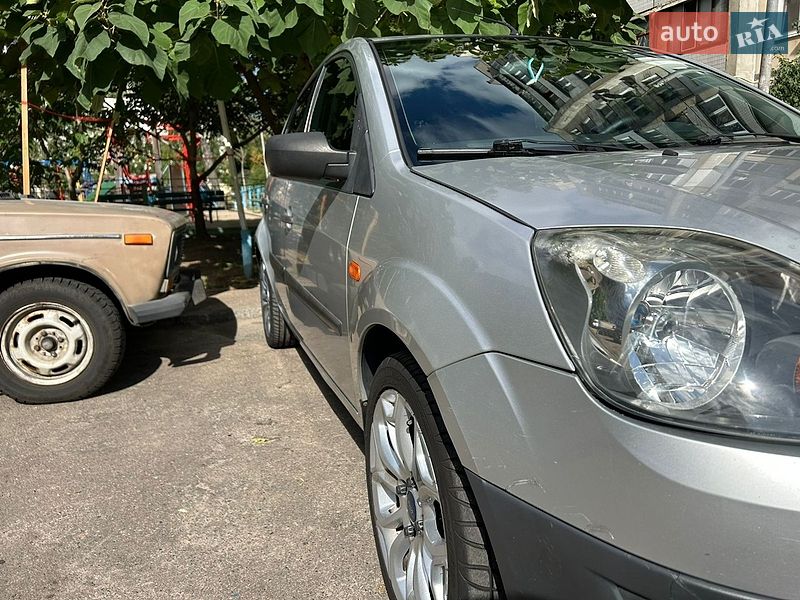 Хетчбек Ford Fiesta 2006 в Києві