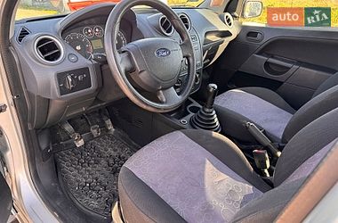 Хэтчбек Ford Fiesta 2006 в Отынии