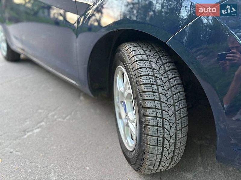 Хэтчбек Ford Fiesta 2014 в Остроге