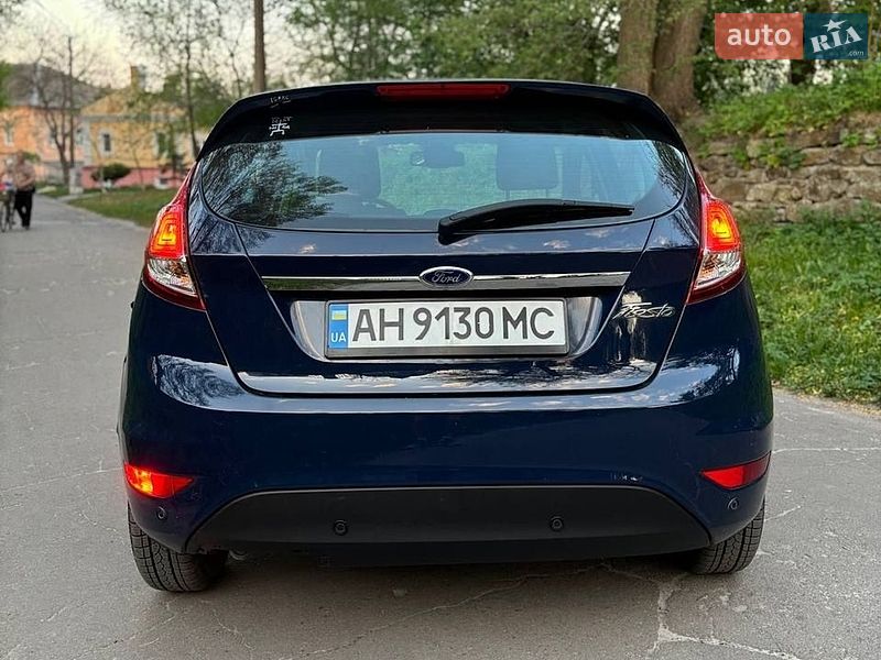 Хэтчбек Ford Fiesta 2014 в Остроге
