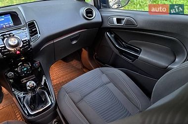 Хэтчбек Ford Fiesta 2014 в Остроге