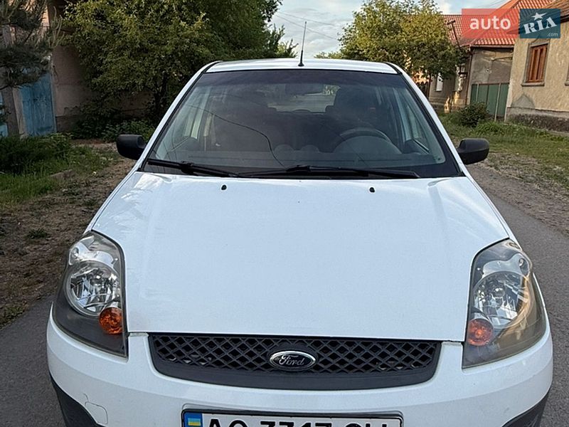 Хэтчбек Ford Fiesta 2007 в Мукачево
