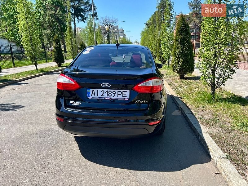 Седан Ford Fiesta 2015 в Киеве