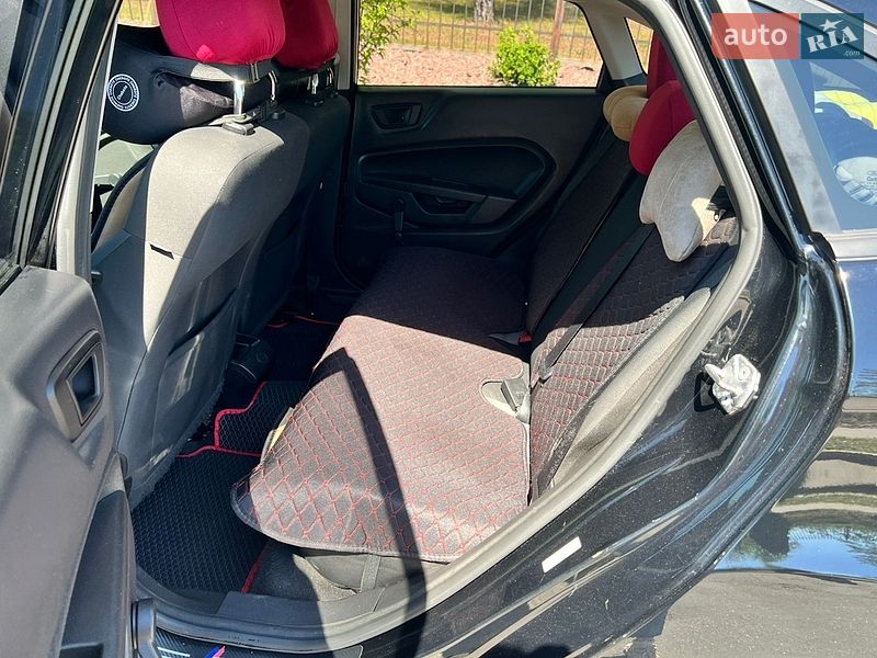 Седан Ford Fiesta 2015 в Киеве