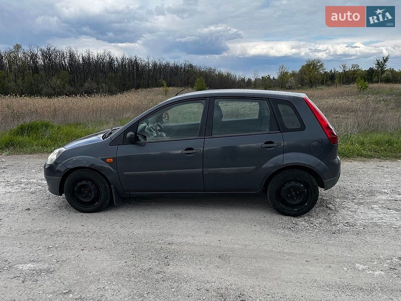 Хэтчбек Ford Fiesta 2006 в Днепре