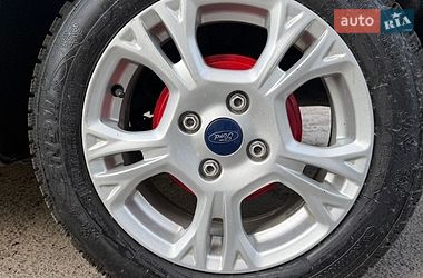Хэтчбек Ford Fiesta 2016 в Львове