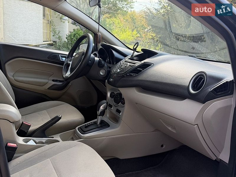 Хэтчбек Ford Fiesta 2016 в Львове