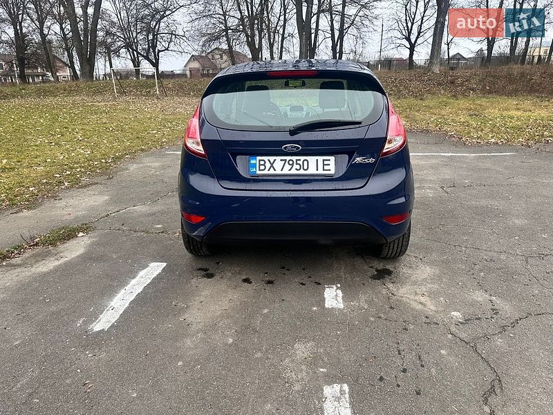 Хетчбек Ford Fiesta 2015 в Городку
