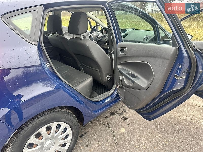 Хетчбек Ford Fiesta 2015 в Городку