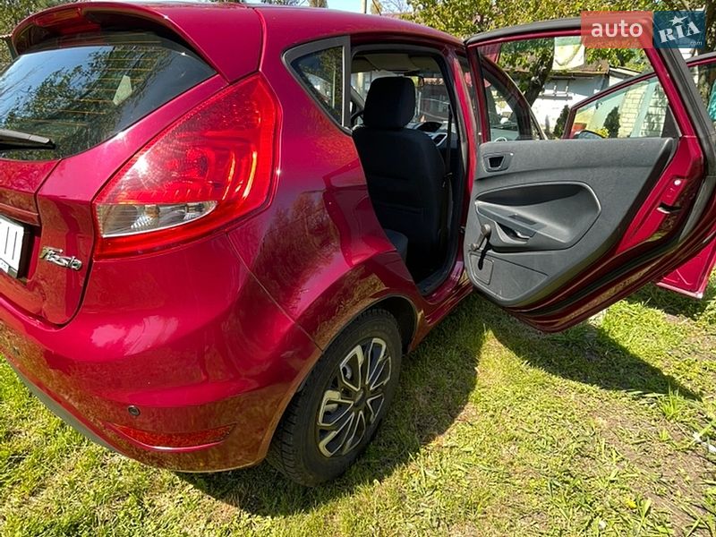 Хетчбек Ford Fiesta 2012 в Дніпрі