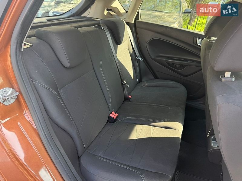 Хетчбек Ford Fiesta 2014 в Дніпрі