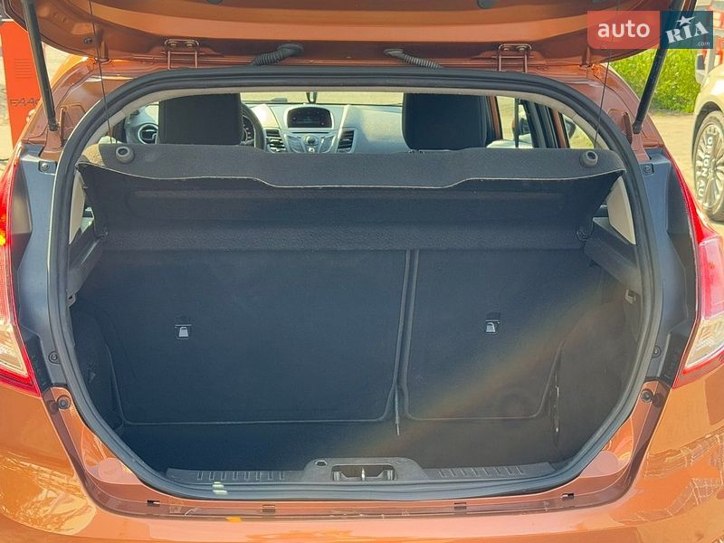 Хетчбек Ford Fiesta 2014 в Дніпрі