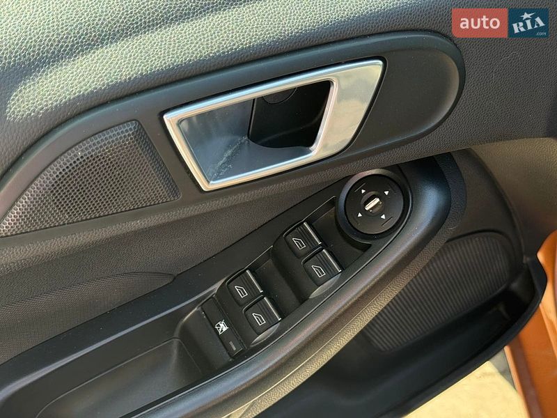 Хетчбек Ford Fiesta 2014 в Дніпрі