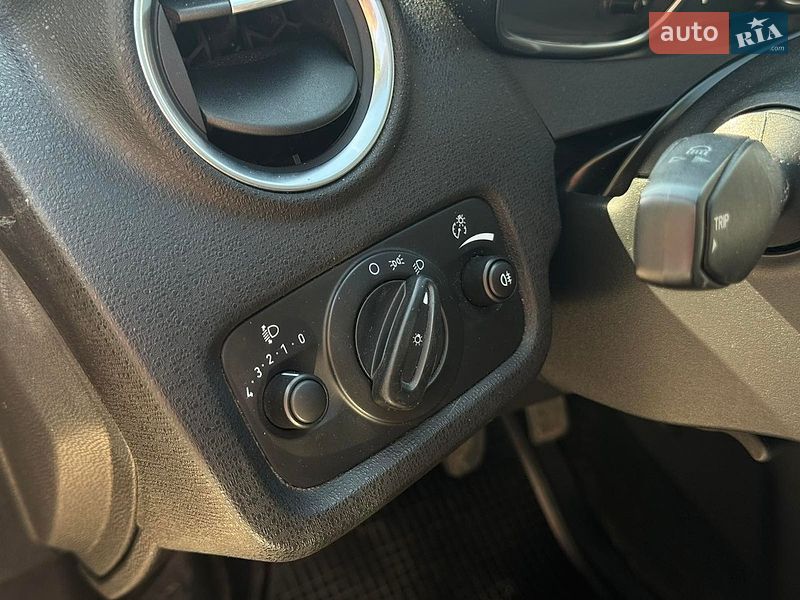 Хетчбек Ford Fiesta 2014 в Дніпрі