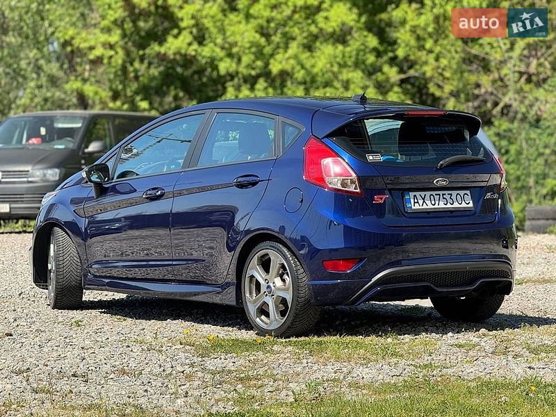 Хэтчбек Ford Fiesta 2015 в Киеве