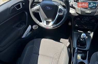 Хэтчбек Ford Fiesta 2015 в Киеве