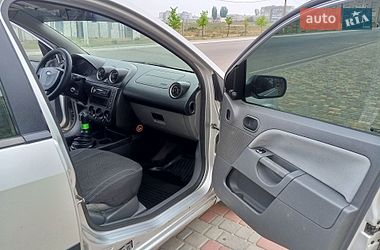 Хэтчбек Ford Fiesta 2002 в Белгороде-Днестровском