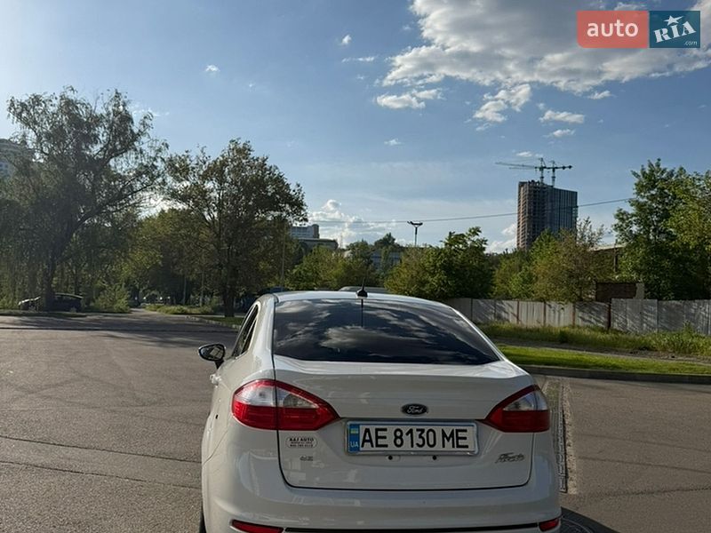 Седан Ford Fiesta 2017 в Днепре