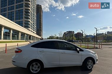 Седан Ford Fiesta 2017 в Днепре