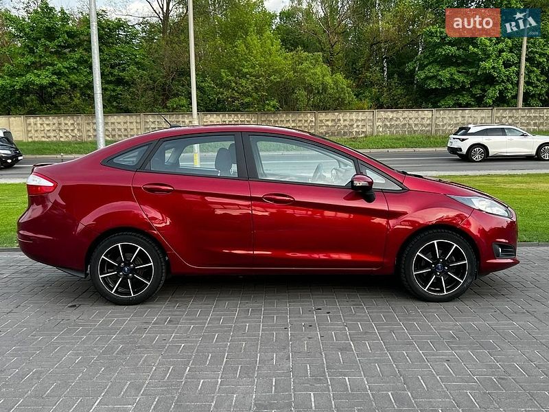 Седан Ford Fiesta 2016 в Киеве