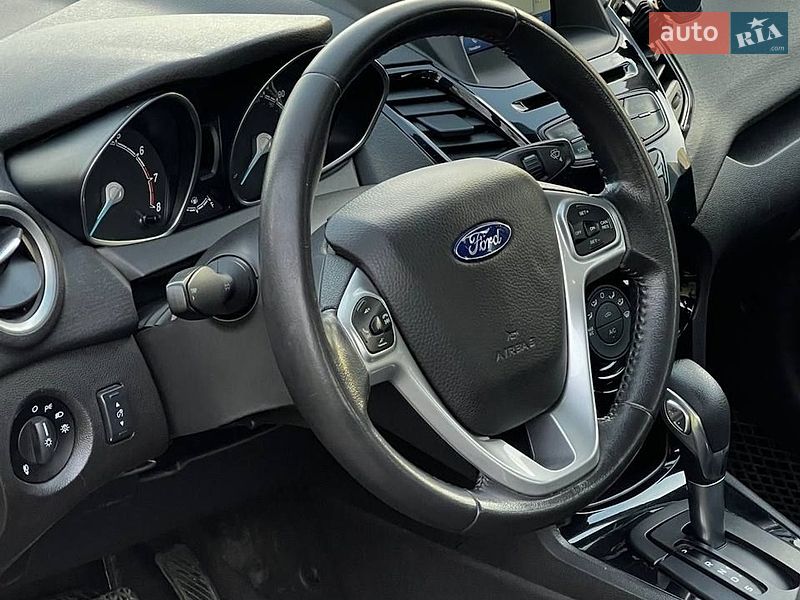 Седан Ford Fiesta 2016 в Киеве