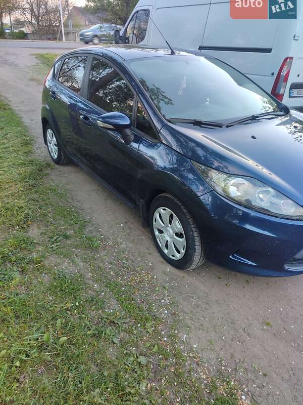 Хэтчбек Ford Fiesta 2012 в Карловке