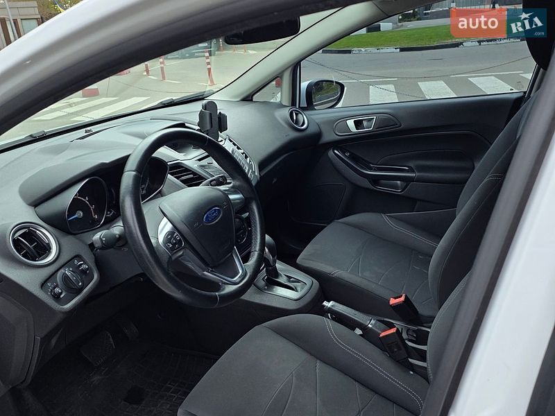 Хетчбек Ford Fiesta 2015 в Києві