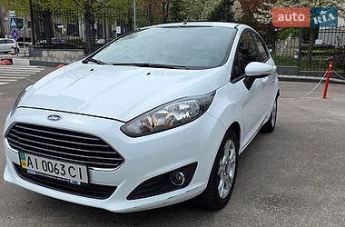 Хетчбек Ford Fiesta 2015 в Києві