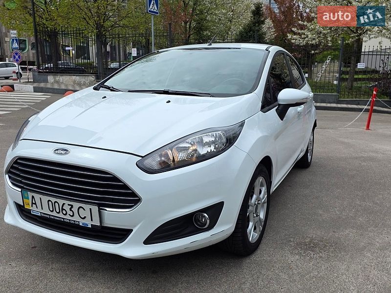 Хетчбек Ford Fiesta 2015 в Києві