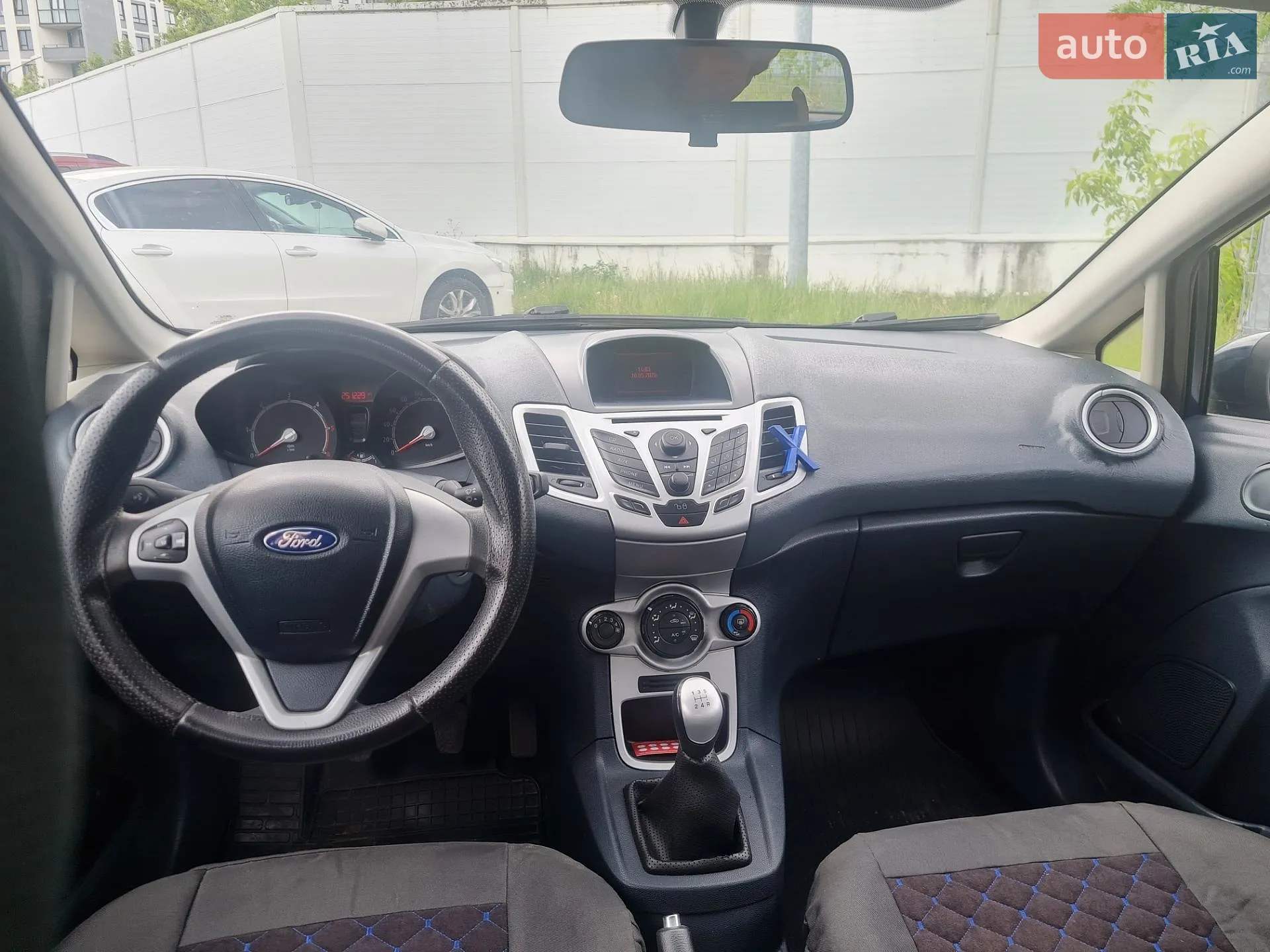 2011 Ford Fiesta - мініатюра 8