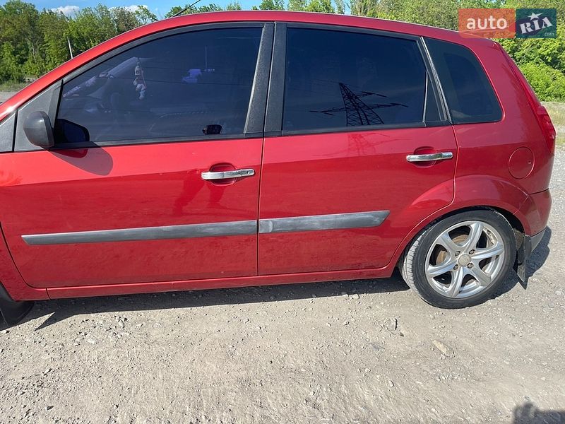 Хетчбек Ford Fiesta 2006 в Кам'янець-Подільському