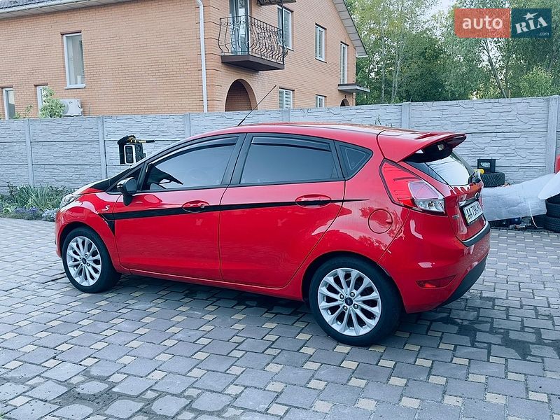 Хэтчбек Ford Fiesta 2013 в Петропавловской Борщаговке