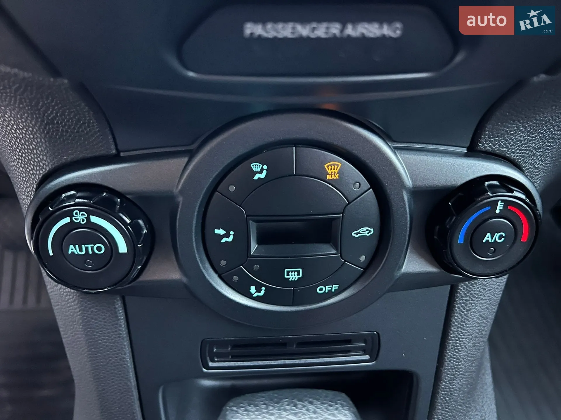2015 Ford Fiesta - мініатюра 31