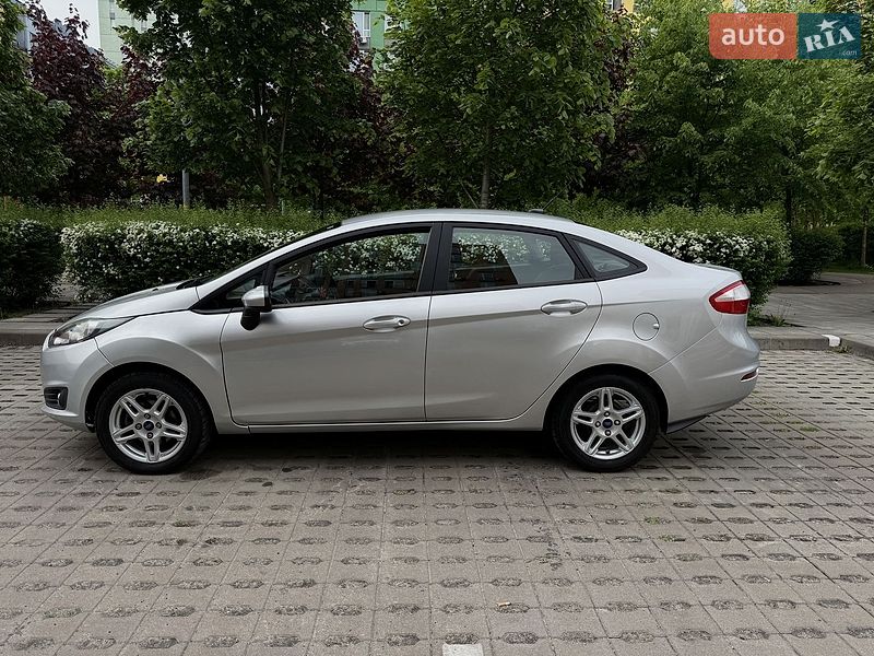 Седан Ford Fiesta 2017 в Києві