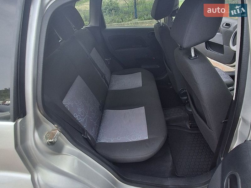Хэтчбек Ford Fiesta 2006 в Киеве