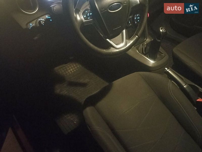 Хэтчбек Ford Fiesta 2015 в Одессе