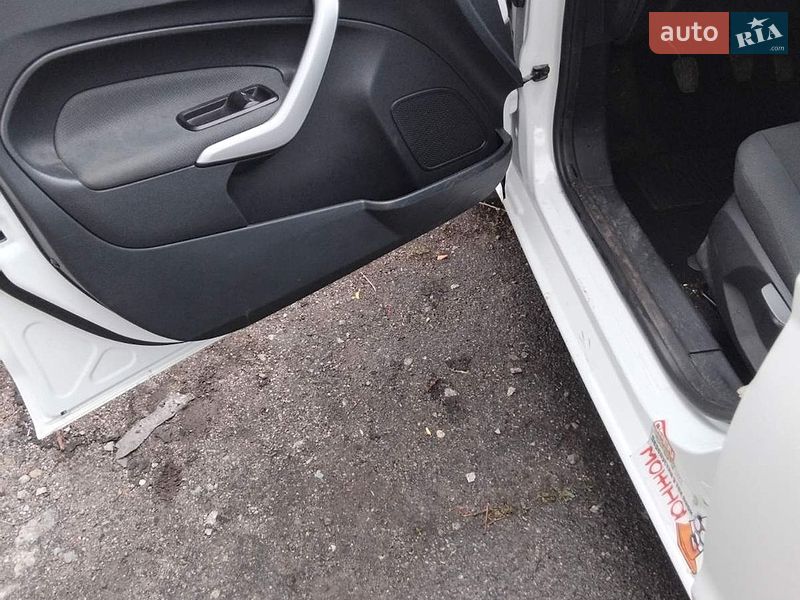 Хетчбек Ford Fiesta 2011 в Дніпрі