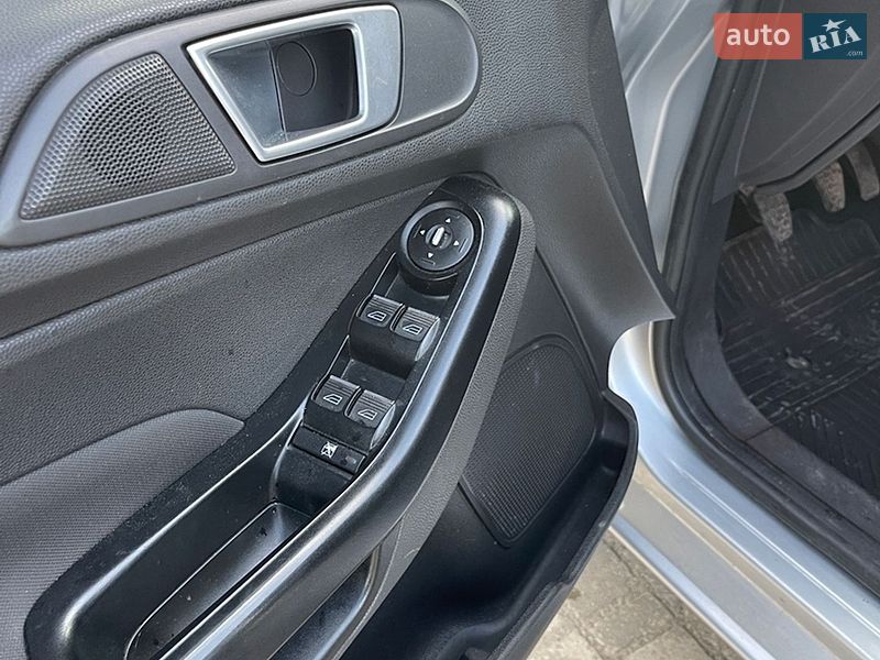 Хетчбек Ford Fiesta 2013 в Софіївській Борщагівці
