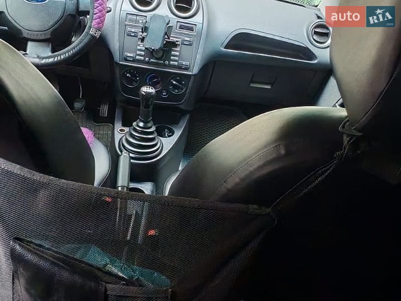 Хэтчбек Ford Fiesta 2007 в Южном