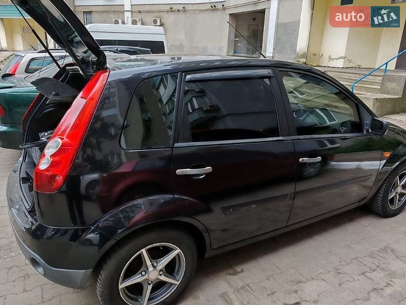 Хэтчбек Ford Fiesta 2007 в Южном