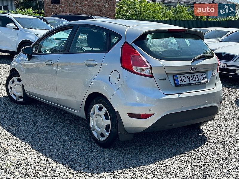 Хэтчбек Ford Fiesta 2013 в Мукачево