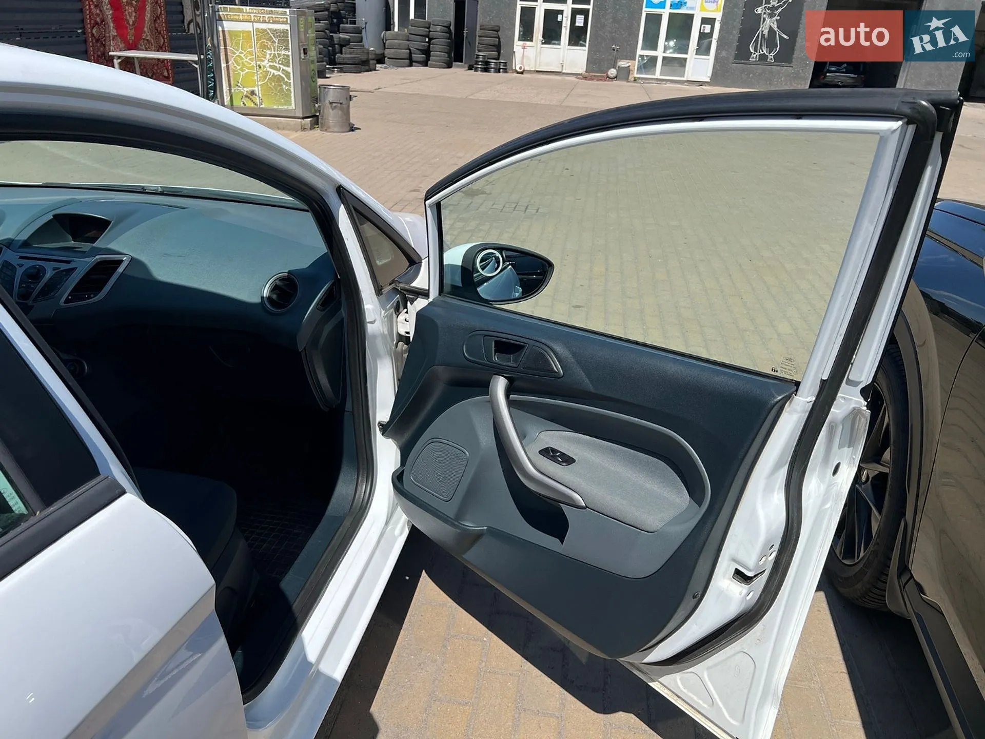 2010 Ford Fiesta - мініатюра 12