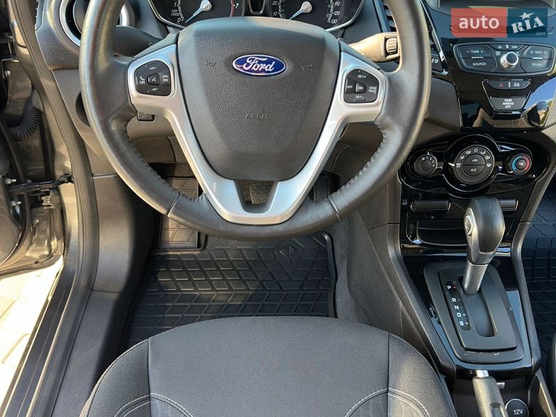 Хетчбек Ford Fiesta 2015 в Березному