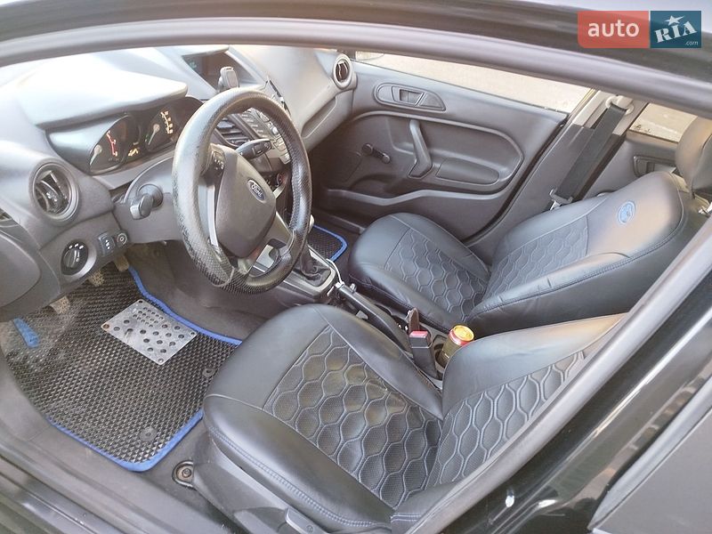 Седан Ford Fiesta 2015 в Дніпрі