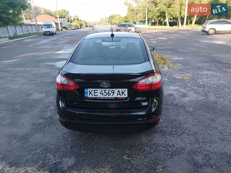 Седан Ford Fiesta 2015 в Дніпрі