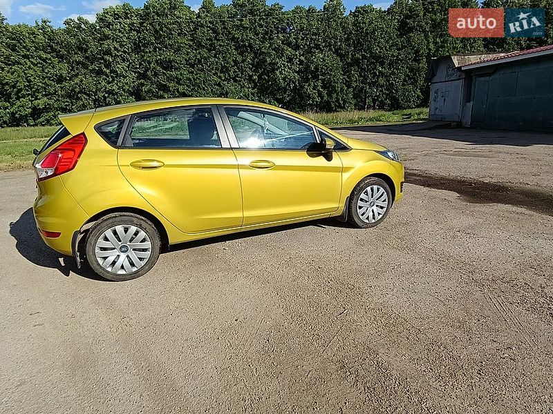 Хетчбек Ford Fiesta 2013 в Сумах