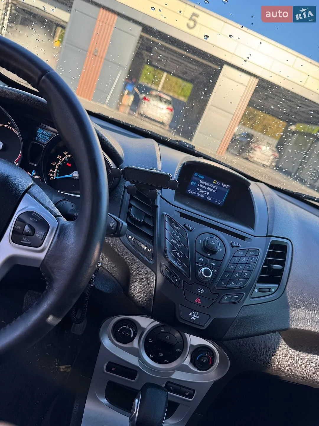 2014 Ford Fiesta - мініатюра 25