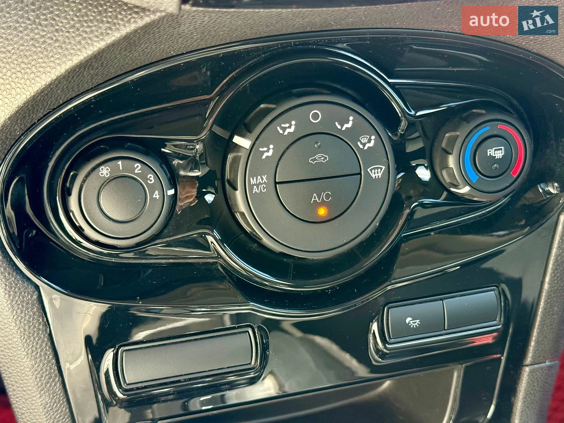 2019 Ford Fiesta - мініатюра 16
